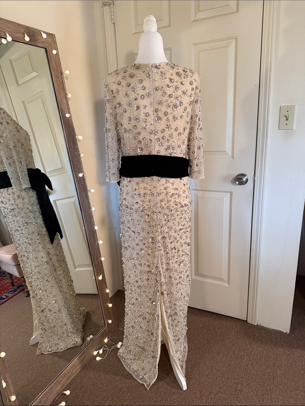 MAC DUGGAL
Ivory Embellished Evening Gown with Velvet Bow - Picture 12 of 17